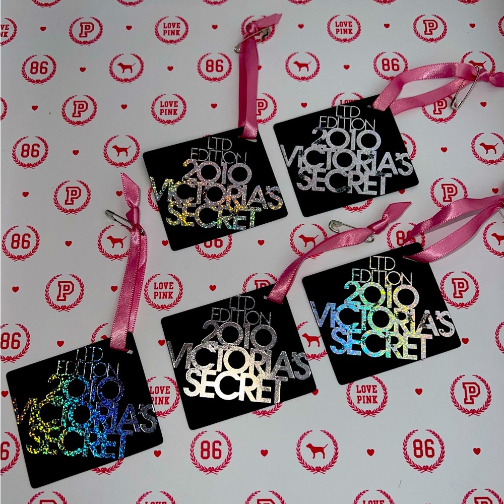 💖NEW VS 2010 FASION SHOW LTD EDITION TAGS💖